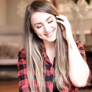 Meet your Posher, Aly